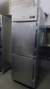 Freezer vertical inox com duas portas, Frost Free e totalmente revisado