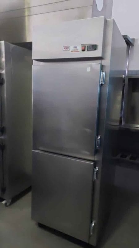Freezer vertical inox com duas portas, Frost Free e totalmente revisado